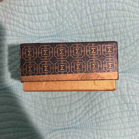 Monet gold / yellow flower pin - Picture 12 of 13